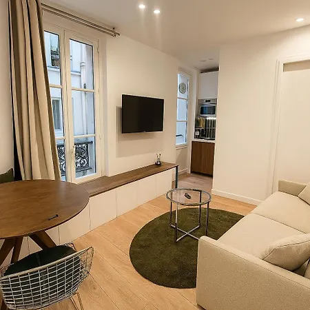 Apartment Place Gambetta Paris